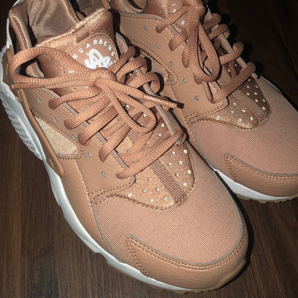 *Custom Rose Gold Nike Haurache*
